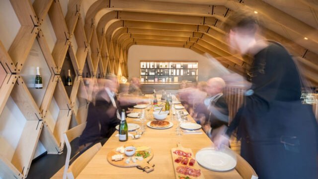 landscape_lg_Gusbourne-Nest-Tasting-Room